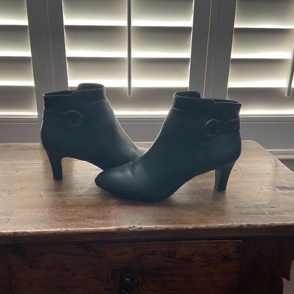 Jones New York Signature boots